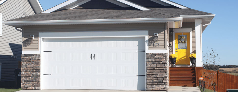 professional garage door services in Caledonia Rd, ON